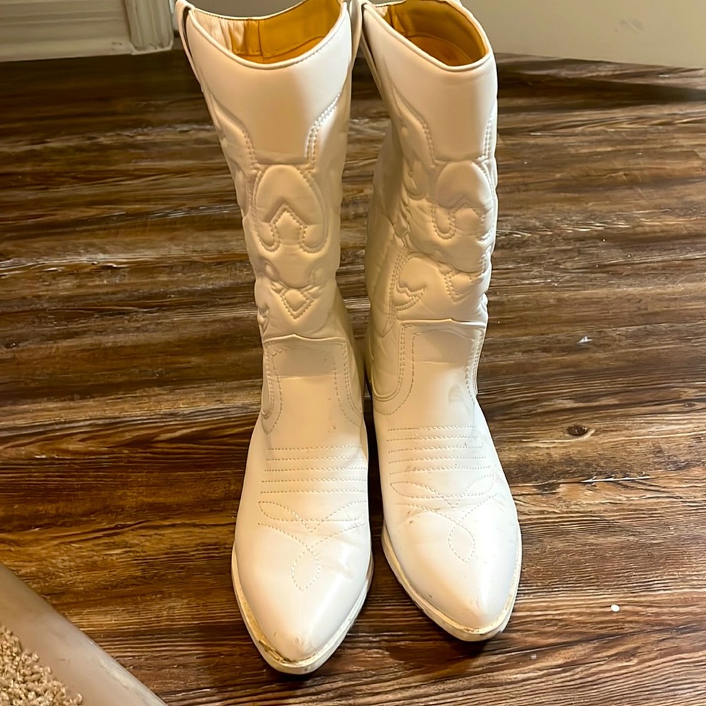 White cowgirl boots
